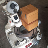 转让万能工具显微镜。