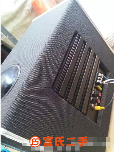 车载低音炮