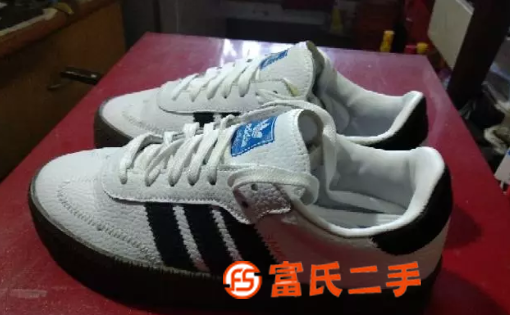 新的37码“阿迪达斯”三叶草