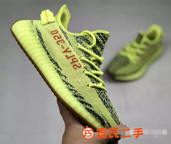 阿迪达斯男女款椰子跑鞋