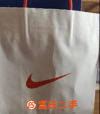 出售全新耐克鞋