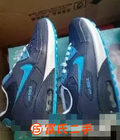 全新的气垫跑步鞋，一次都没有穿过​‌‌