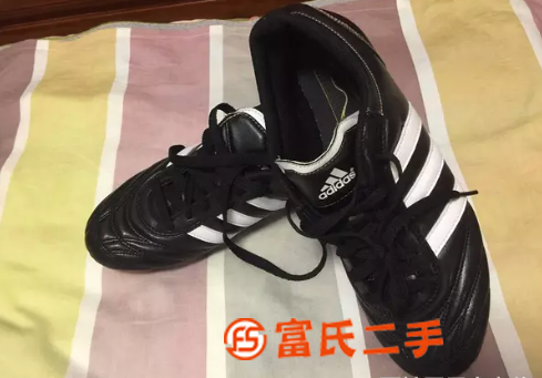 男款足球鞋