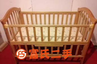 出让宝宝床，可调一之二层85成式。  188元