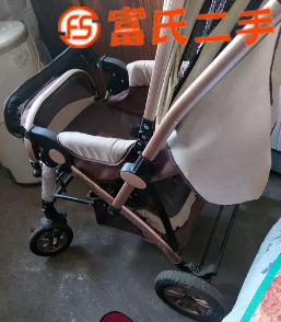 出售婴儿手推车  160元