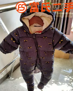 九成新宝宝外出服  60元
