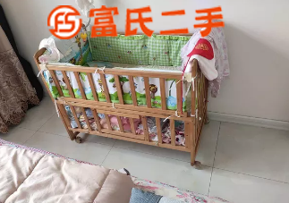 出售九成新婴儿床  150元