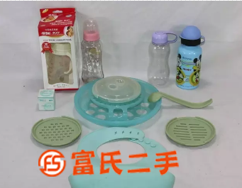 出售全新奶瓶、水杯等多件套婴幼儿喂养用品  55元