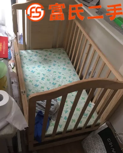 宝宝床，实木，没有油漆过，9.9成新，带垫  100元