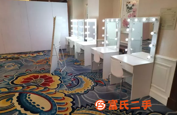 三里屯化妆台租赁/穿衣镜租赁/衣架车租赁一米线租赁