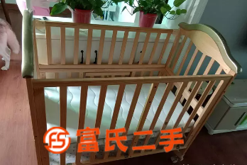 原木原色兒童床，帶萬向輪  100元