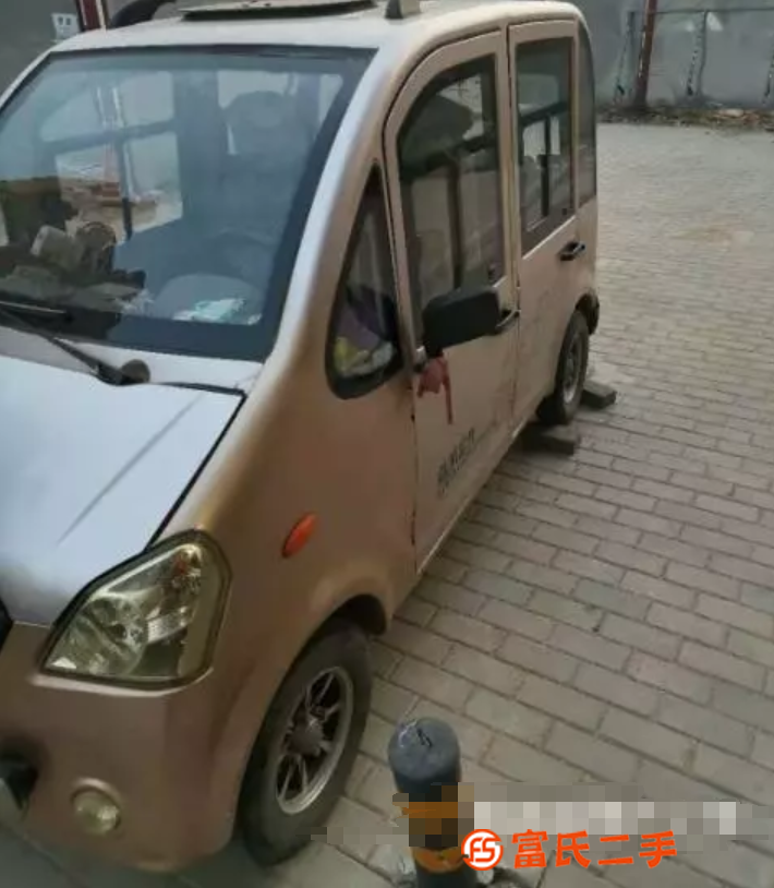出售电动四轮车