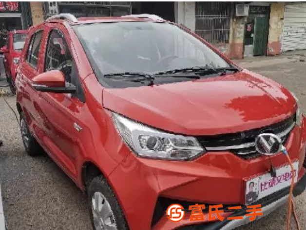 比德文电动轿车 电动四轮车