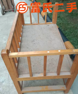 卖婴儿床  50元
