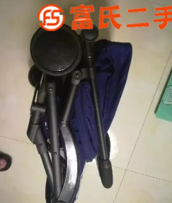 出售八成新婴儿车一百元