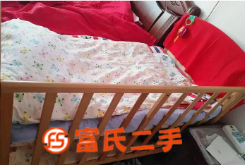 低价出售婴儿床  200元