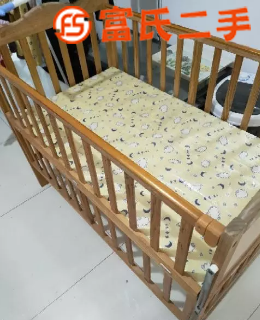 婴儿床  200元