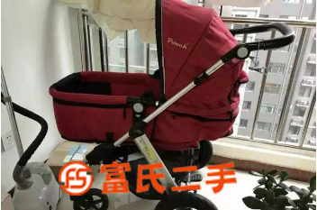转让95成新Pouch豪华婴儿折叠手推车  220元