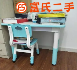 玩具学习桌  150元