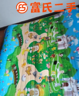 爬行毯，一堆玩具  10元