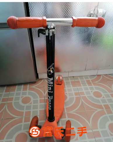 儿童玩具三轮车和滑板车