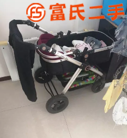 婴儿车  200元