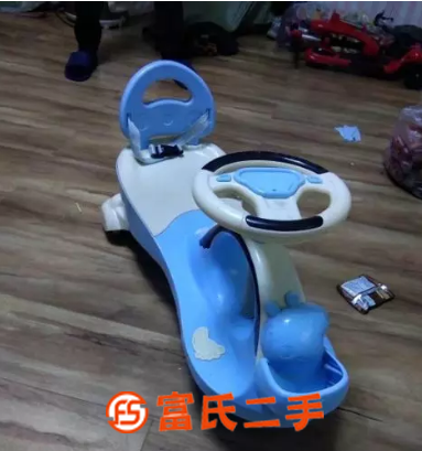 儿童扭扭车