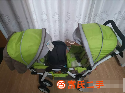 全新未使用双胞胎婴儿推车低价出售