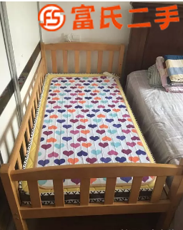 木质的儿童床  300元