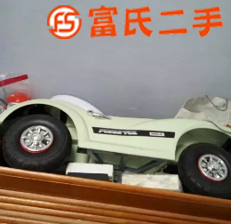 名牌四轮敞篷跑车