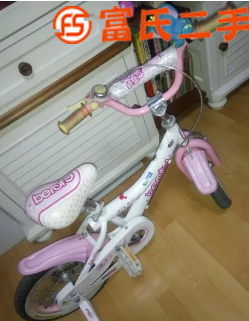 名牌自家孩子的儿童车