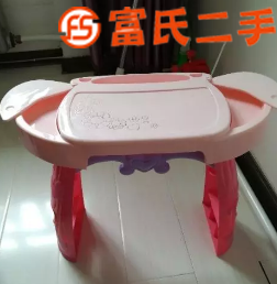 婴儿玩具小桌子  10元