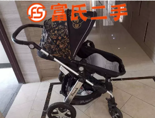 Pouch婴儿车九成新  500元