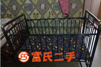 婴儿床，可摇  250元