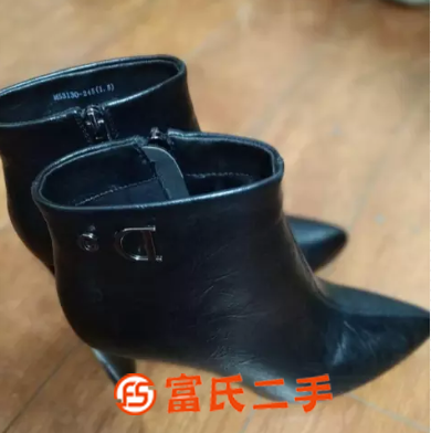 两双38码真皮靴子便宜转让50