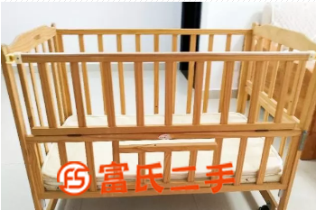 低价急售实木婴儿床  30元