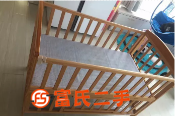 99新小龙哈彼婴儿床 双层  150元