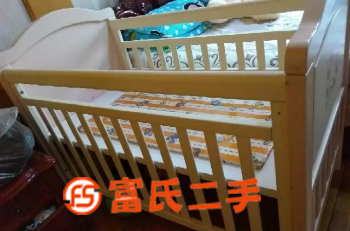 纯实木婴儿床  100元