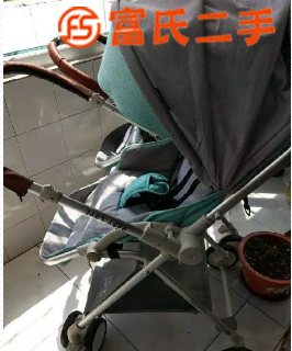 贝比亲亲。婴儿推车。  80元