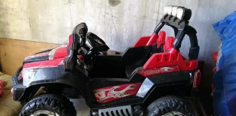 兒童電動(dòng)遙控車  600元