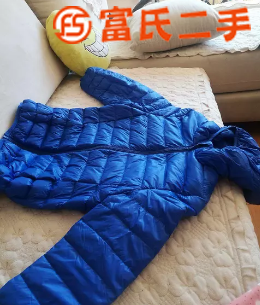 男童薄款羽絨服。  100元