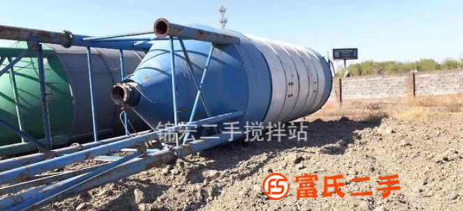 高价回收各种型号水泥仓和搅拌站