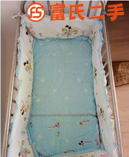 婴儿床  260元