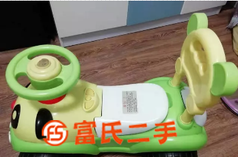 四轮滑行车  40元