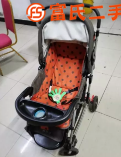 婴儿车  300元