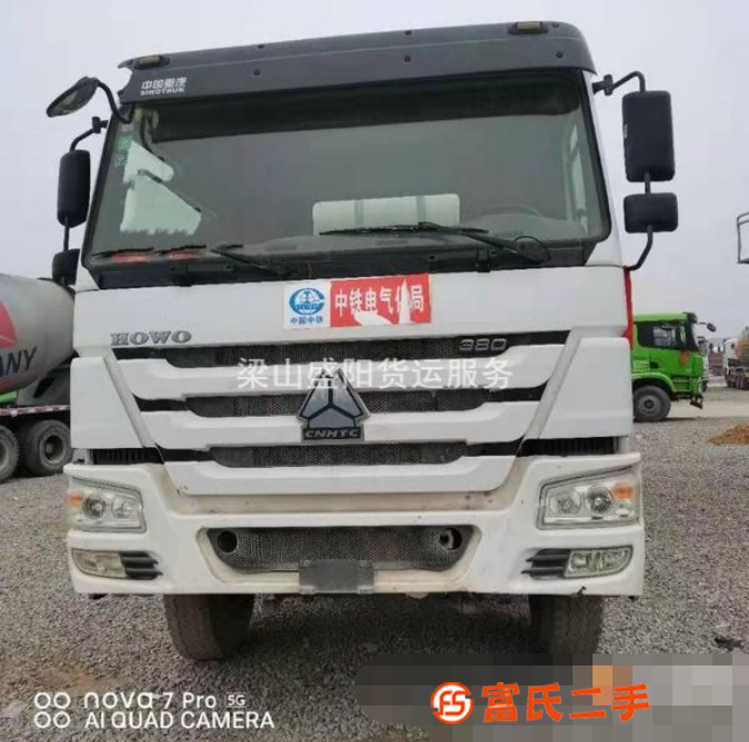 低价出售 17年国五二手豪沃搅拌罐车,380马力,大14方,
