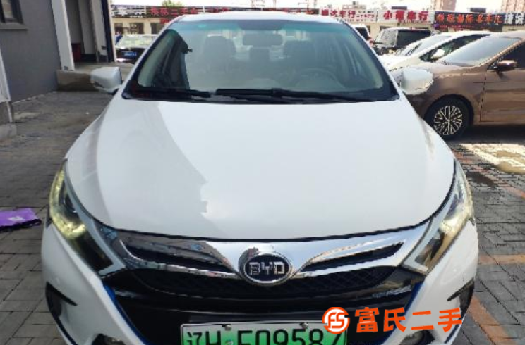 比亚迪 秦 2014款 1.5T 双离合 酷黑骑士尊贵型 
