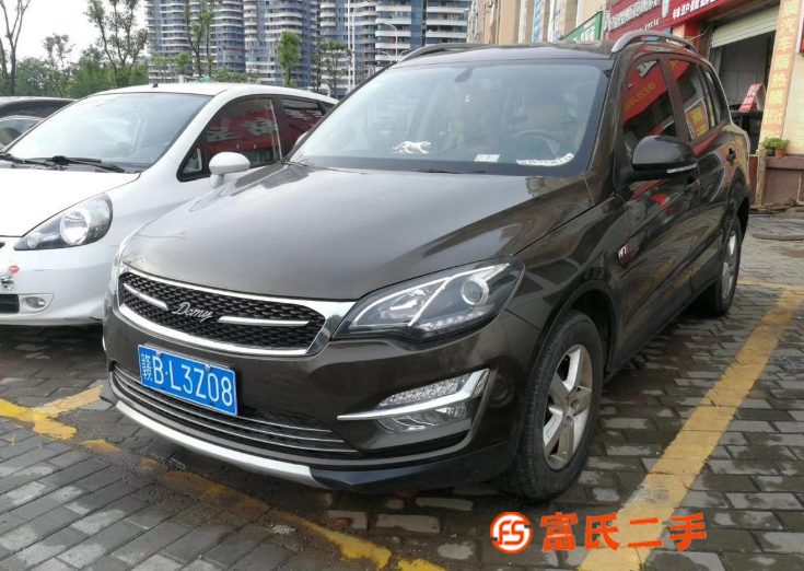 16年众泰大迈X5越野车 