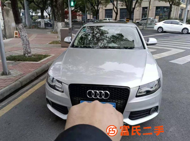 奥迪A4 2009款 A4L 2.0TFSI 无级 132k 
