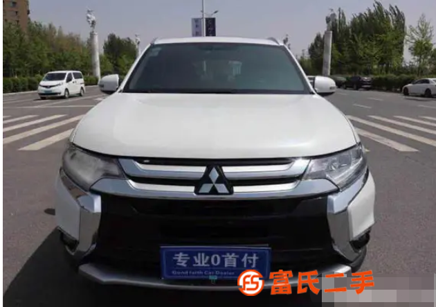 三菱 欧蓝德 2018款 2.4 无级 四驱精英版5座 